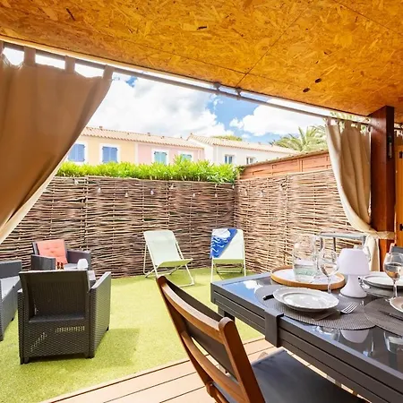 Le Patio Des Pecheurs Marina